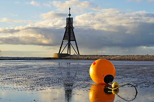 Kugelbake am Strand von Cuxhaven Döse