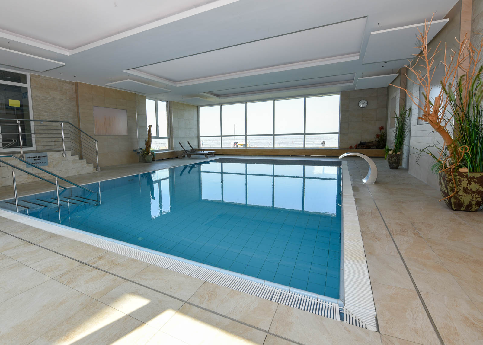 Schwimmbad in einem Appartementhaus in Cuxhaven