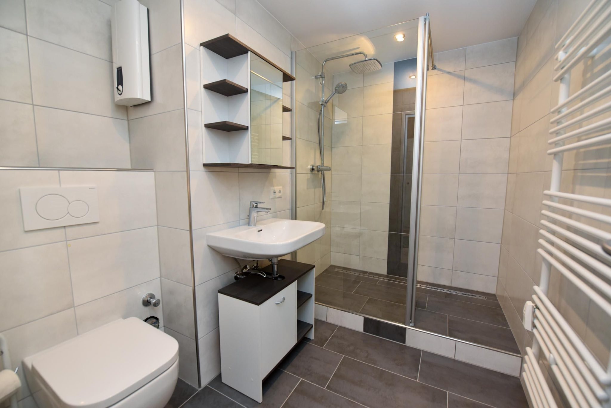 Modernes Badezimmer in einer Ferienwohnung